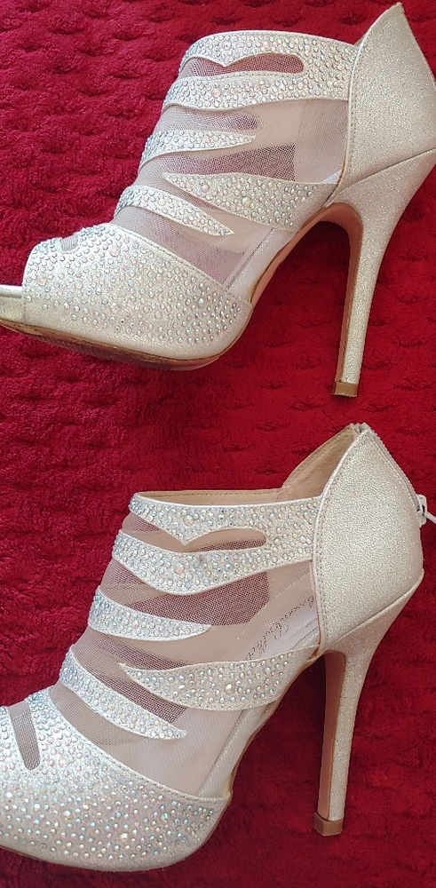 Rhinestone Studded Silver 5.5 Heels Club - Picture 2 of 5
